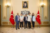 İstanbul Valisi Sn. Ali Yerlikaya LGS’de tüm soruları doğru yanıtlayan Türkiye 1.si öğrencilerimizi makamında ağırladı.