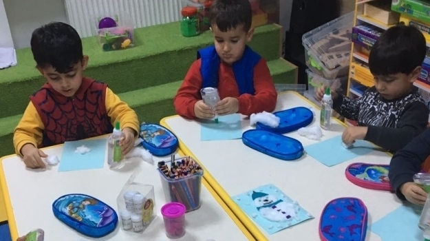 Adana Okyanus Koleji Okul Öncesi Bölümü Deniz Yıldızı Grubu Öğrencileri Sanat Etkinliğinde