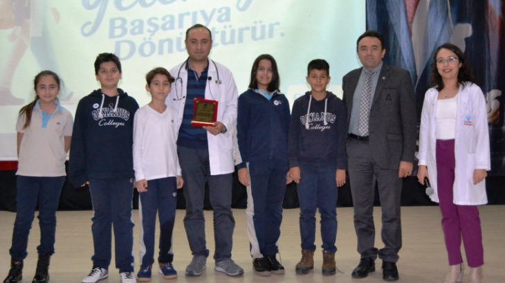 Adana Okyanus Kolejinde Gelecekte Bir Gün Meslekte İlk Gün Projesi İkinci aşaması "Velilerimiz Sahnede" devam ediyor…