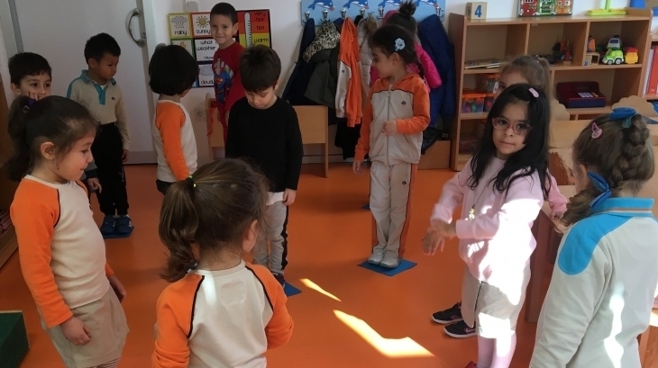 Antalya Konyaaltı Okyanus Koleji Okul Öncesi İnciler Sınıfı “Kareyi Kapalım” Etkinliği Yapıyor