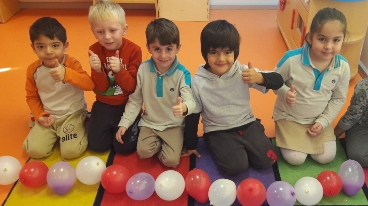 Okul Öncesi A Grubu Öğrencileri Balonlarla Örüntü Çalışması Yaptı