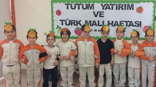 Ataşehir Okyanus 1.Sınıf Öğrencileri Yerli Malı Haftası'nda Meyve Şiirlerini Okuyor