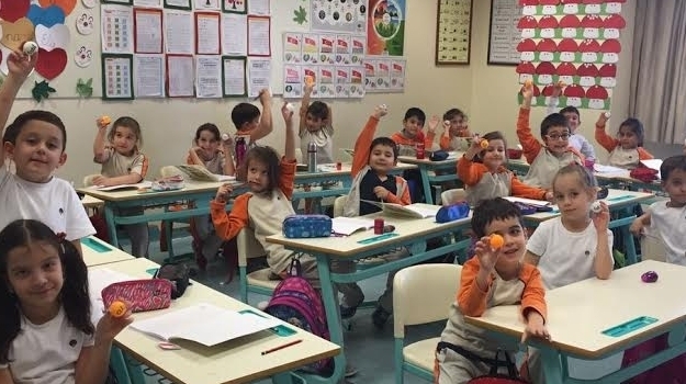 Ataşehir Okyanus İlkokulu 1.Sınıflar Top Çekiyor