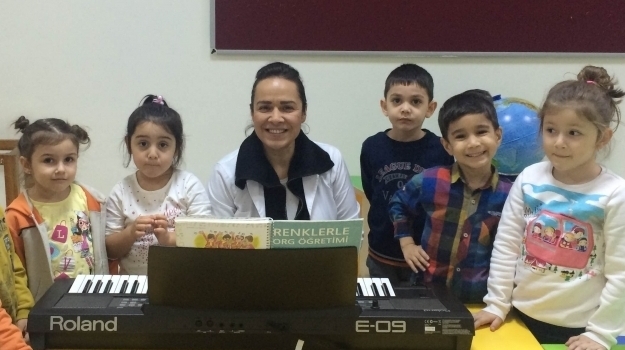 Bahçeşehir B Grubu Öğrencileri Müzik İlgi-Yetenek Etkinliğinde