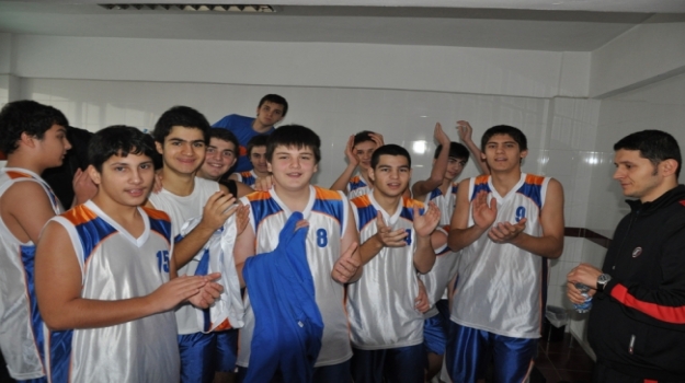 Bahçeşehir Genç Basketbol Takımımız Finalde