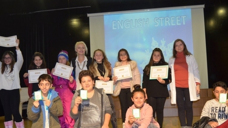 Ortaokul İngilizce Zümresi English Street Etkinliği İle Kışa Merhaba Dedi!