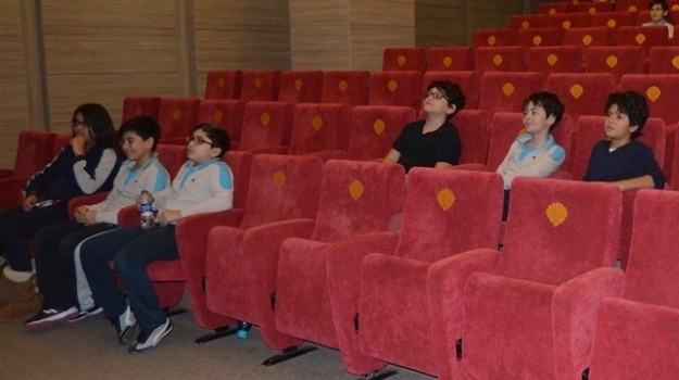 Beykent Okyanus Myon Birincisi 5-B Ödülünü Sinema İzleyerek Kutladı