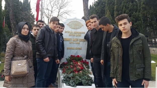 Fatih Okyanus Lise Öğrencileri Mehmet Akif Ersoy’u Kabri Başında Andı