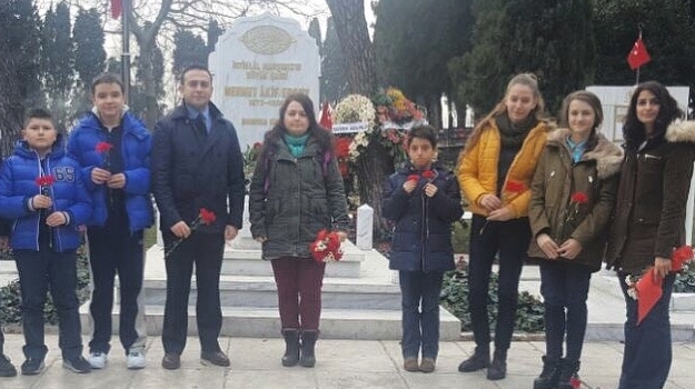 Fatik Okyanus Ortaokul Öğrencileri Mehmet Akif Ersoy'un Kabrini Ziyaret Etti