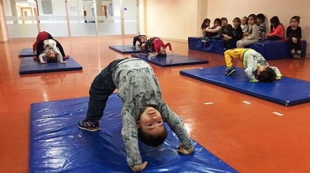 Güneşli Okyanus Koleji Okul Öncesi Jimnastik İlgi Yetenek Dersinde