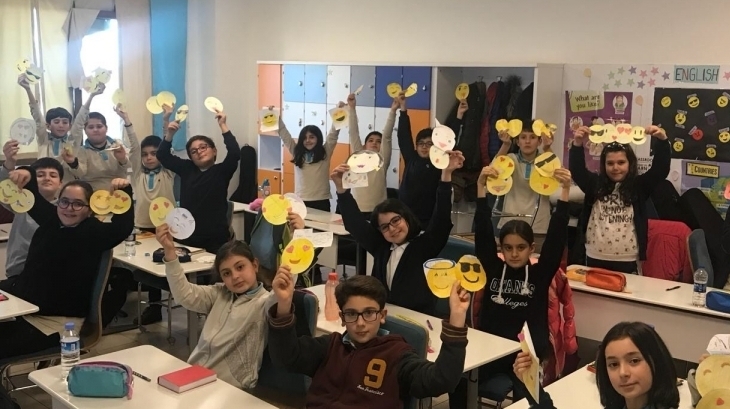 İncek Kampüsü 5/A Sınıfı Öğrencileri Life Skills Dersinde Emojilerle Öğretmenlerini Betimlediler