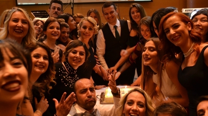 İzmir Okyanus Kolejleri, Öğretmen Günü’nü Swiss Otel Smyrna Balo Salonunda Büyük Bir Coşkuyla Kutladı