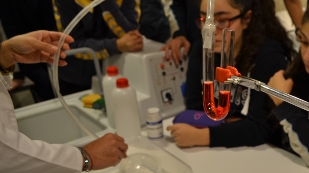 Konyaaltı Okyanus 7. Sınıf Öğrencileri Laboratuvarda Sıvı Basıncı ve Atmosfer Basıncı Deneyi Yaptılar