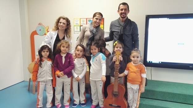 Mavişehir Balıklar Grubu Aile Katılım Etkinliğinde Müzik Aletlerinden Gitarı Tanıdılar