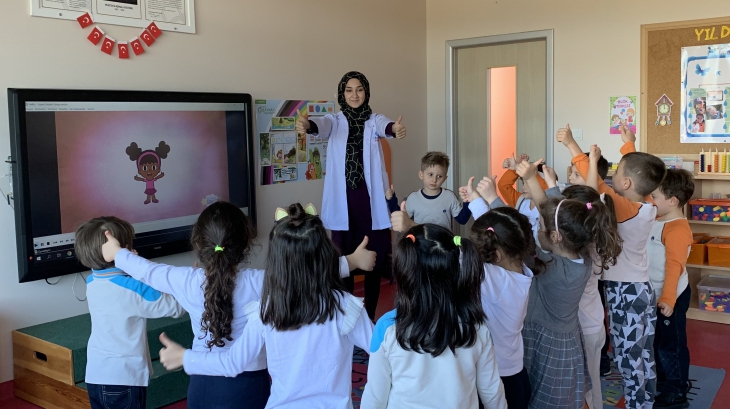 Özel Çekmeköy Okyanus Okul Öncesi Yıldızlar Grubu İngilizce Dersinde