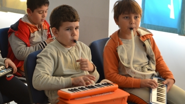 Özel Konyaaltı Okyanus Koleji İlkokul 3. ve 4. Sınıf Öğrencileri Müzik Dersinde