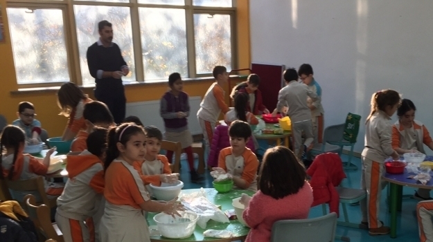 Bahçeşehir Üstün Zekalılar 3-E Ve 3-F Sınıfları 'Oobleck Hamuru' Deneyini Yaptılar