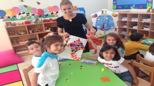 Adana Okyanus Okul Öncesi Deniz Yıldızı ve Küçük Yunuslar İngilizce Öğreniyor