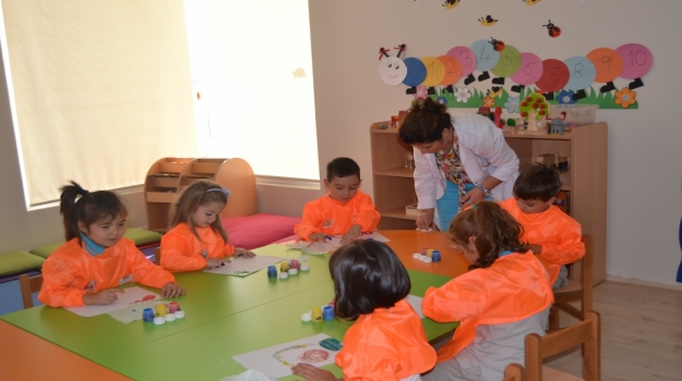 Adana Okyanus Koleji Okul Öncesi Küçük Yunuslar Sınıfı Sanat Etkinliğinde
