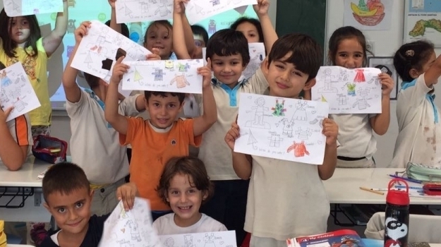 Antalya Okyanus Koleji İlkokulu 1-C Sınıf "Dress the Doll" Etkinliğini Gerçekleştirdi