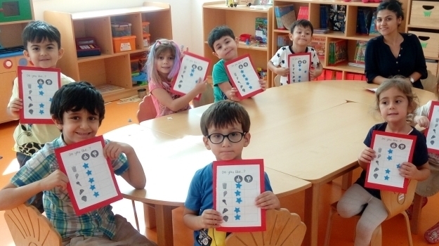 Antalya Okyanus Koleji Okul Öncesi Yıldızlar Ve Güneş Grubu İngilizce Dersinde