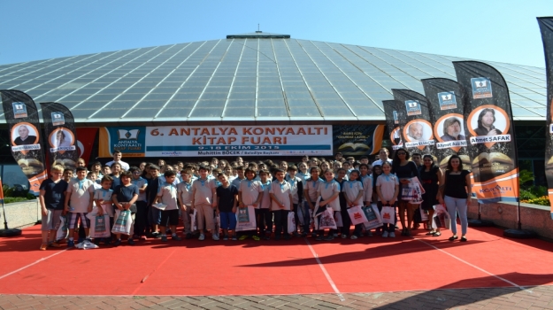 Antalya Okyanus Koleji Ortaokulu Öğrencileri Kitap Fuarında