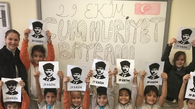 Ataşehir Okyanus Koleji 29 Ekim Cumhuriyet Bayramı'nı Çoşkuyla Kutluyor