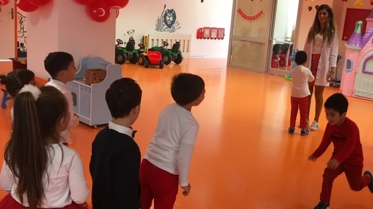Beykent Okyanus Koleji Okul Öncesi Balıklar Sınıfı Play Time Etkinliğinde