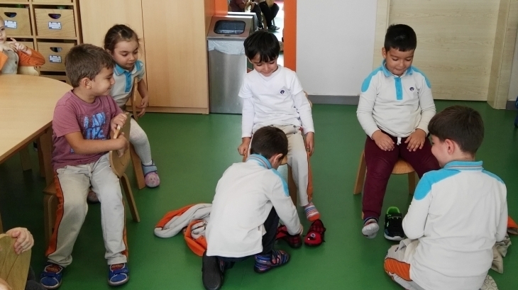 Eryaman Okyanus Koleji Okul Öncesi Kademesi Ay Grubu Sınıfı İngilizce Oyun Dersinde Çok Eğlendi