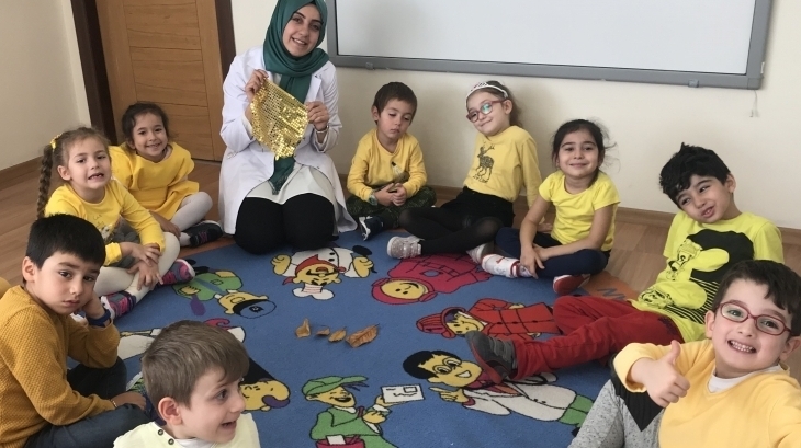 Fatih Okyanus Koleji Okul Öncesi Yıldızlar Grubu Sarı Günü Yapıyor