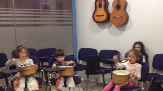 Halkalı Okul Öncesi İnciler Grubu Öğrencileri Müzik Dersinde