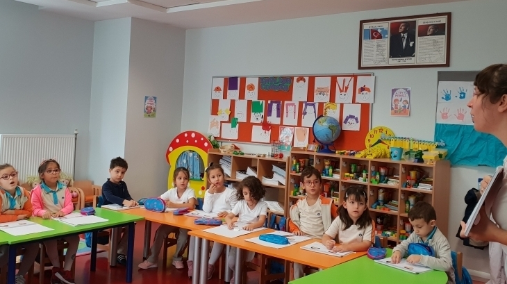 Halkalı Okul Öncesi Yıldızlar Grubu Öğrencileri  İngilizce Bilingual Dersinde.