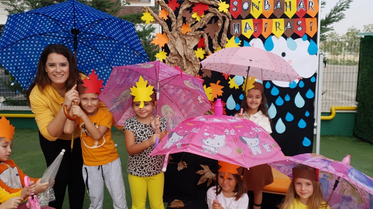 Mavişehir Okyanus Koleji Çiçekler Grubu öğrencileri sonbahar partisinde