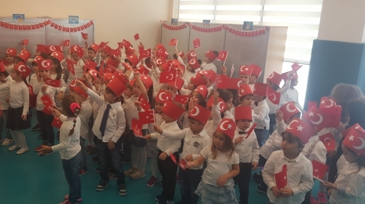 Mimarsinan Okyanus Koleji Okul Öncesi Kademe Öğrencileri 29 Ekim Cumhuriyet Bayramı Töreninde