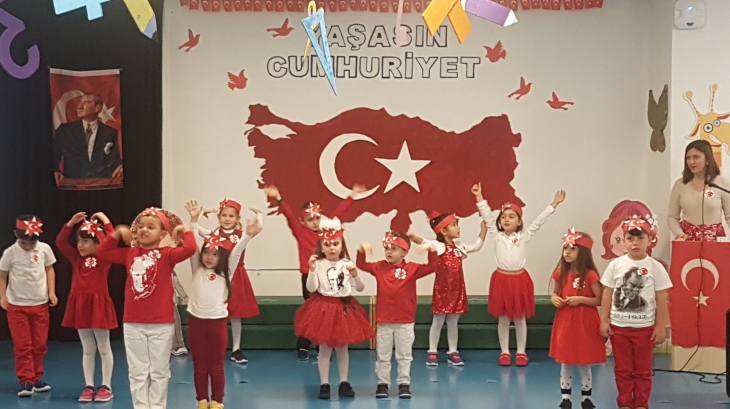 Okyanus Koleji Öğrencileri 29 Ekim Cumhuriyet Bayramını Kutladı.