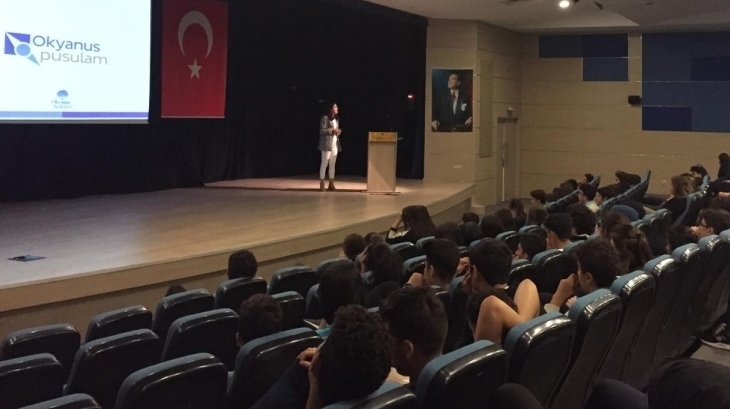 Sancaktepe Okyanus Koleji 9.sınıf öğrencilerine yönelik ''Lisedeki 4 Yılım'' seminerini gerçekleştirdi.
