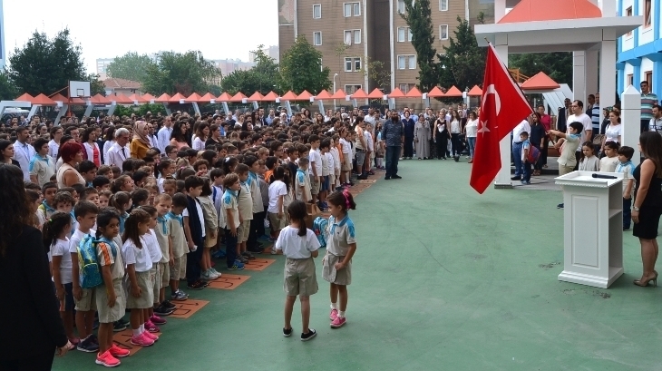 2017-2018 Eğitim Öğretim Yılı Coşkulu Törenimizle Başladı.