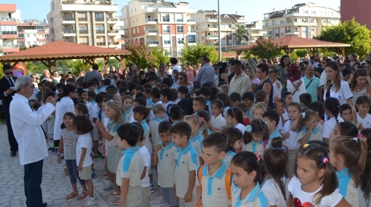 Antalya Konyaaltı Okyanus Kolejinde Öğrencilerin İlk Gün Heyecanı