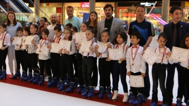 Avcılar Okyanus’ta Buz Pateni Kulüp Etkinliği