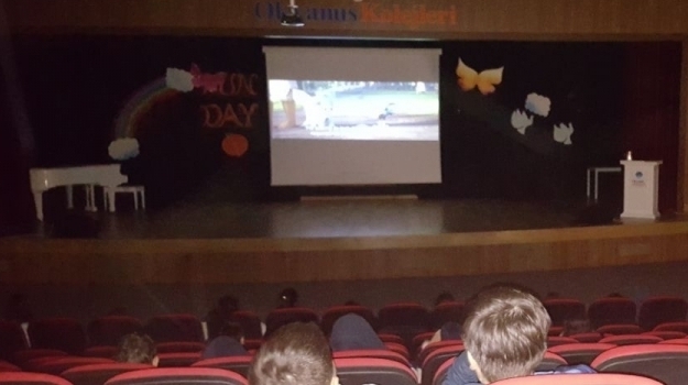 İncek Kampüsü Ortaokul Kademesi Son Haftanın Tadını Film İzleme Etkinliğinde Çıkarıyor