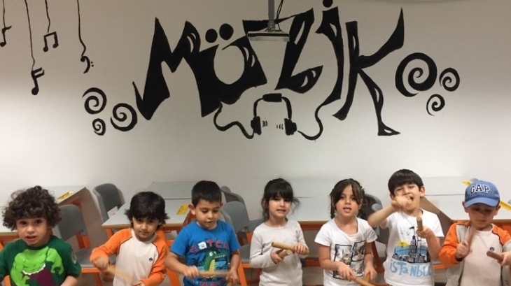 Okul Öncesi Mercan Grubu Öğrencileri Müzik Dersinde