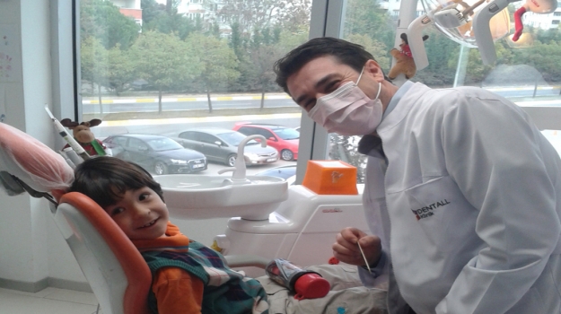 2. Sınıflar'a Dental Diş Sağlığı Merkezi'nde Diş Taraması