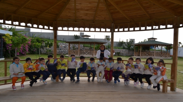 Adana Okyanus 2-A Sınıfı Kitap Okuma Etkinliğinde
