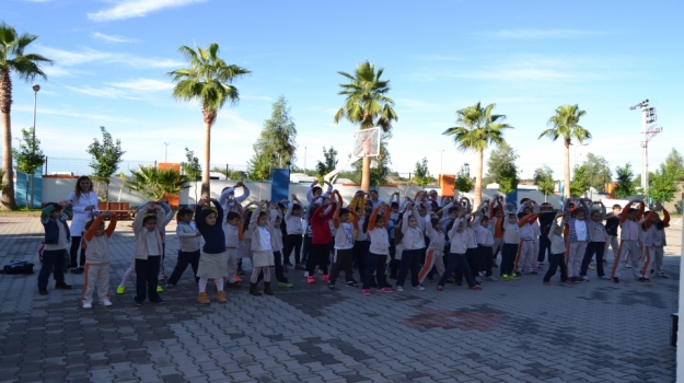 Adana Okyanus Koleji İlkokul Öğrencilerinin Sabah Sporu