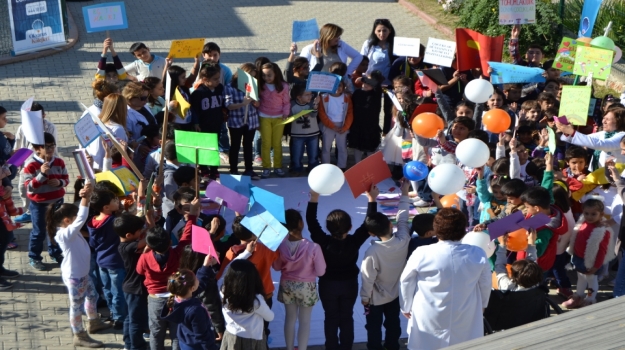 Adana Okyanus Koleji Öğrencileri "Çocuk Hakları Günü"nü Kutladı