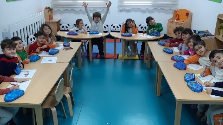 Adana Okyanus Koleji Okul Öncesi Yıldızlar Grubu Sanat Etkinliğinde