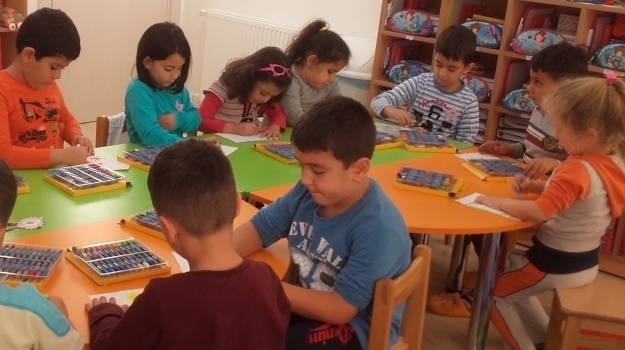 Adana Okyanus Koleji Yıldızlar Grubu Öğrencileri Sanat Etkinliğinde