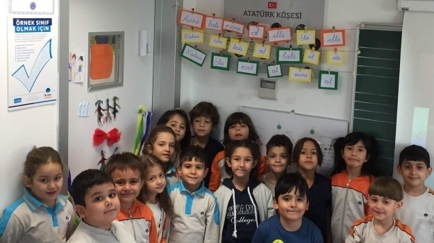 Antalya Okyanus Koleji 1-A Sınıfı Kelime Köşesini Oluşturdu