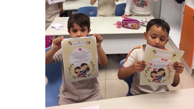 Antalya Okyanus Koleji İlkokulu 1-B Sınıfından Annelere Sürpriz