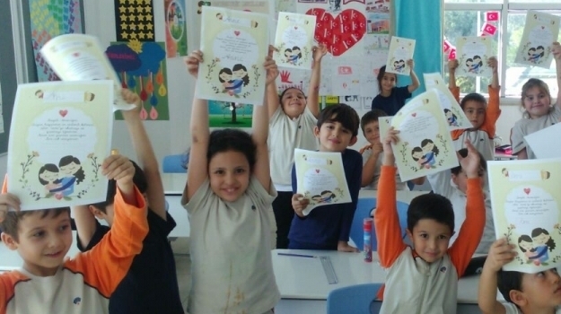 Antalya Okyanus Koleji İlkokulu 1-C Sınıfından Annelere Sürpriz